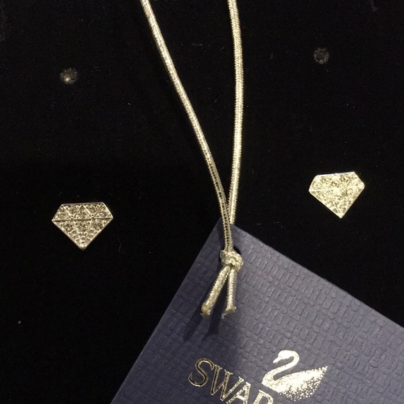 Swarovski Crystal Earrings - Picture 5 of 6